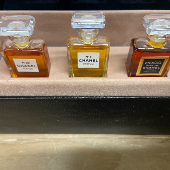 Rare Boxed Set Chanel Fragrance Wardrobe 5 Mini/Sample Size Perfumes - Picture 5 of 14